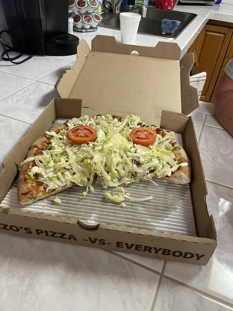blt Pizza with Barely Any Tomatoes